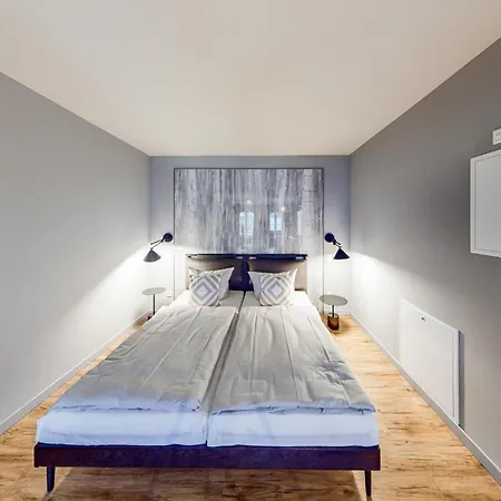 Amazing In With Kitchen Apartment *